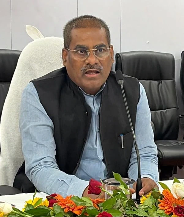 किसानों पर बेवजह कार्रवाई बर्दाश्त नहीं: अपने खेत की मिट्टी निकालने पर जुर्माना नहीं, अधिकारियों को खान मंत्री की सख्त चेतावनी