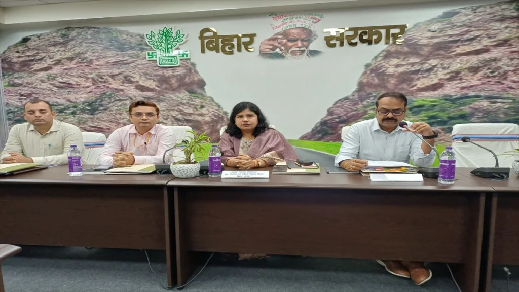 बिहार सरकार के युवा, रोजगार एवं कौशल विकास विभाग द्वारा पटना के नियोजन भवन में आयोजित PDOT प्रशिक्षक कार्यशाला में विदेश जाने वाले कामगारों के सुरक्षित प्रवासन, ई-माइग्रेंट पोर्टल, श्रम कानून, स्थानीय संस्कृति और सुरक्षा संबंधी विषयों पर प्रशिक्षकों को विस्तृत प्रशिक्षण दिया गया।