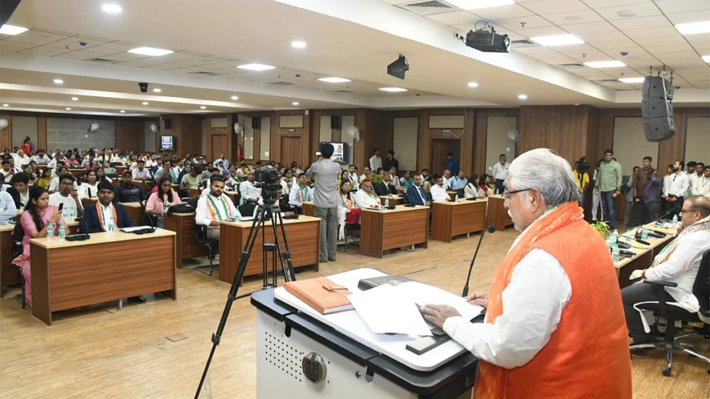 BPSC 70वीं परीक्षा के 225 सफल अभ्यर्थियों का सम्मान, स्पीकर डॉ. प्रेम कुमार बोले- ईमानदारी और जनसेवा ही अधिकारी की सबसे बड़ी पहचान पटना में BPSC 70वीं परीक्षा के 225 सफल अभ्यर्थियों को सम्मानित करते बिहार विधानसभा अध्यक्ष डॉ. प्रेम कुमार