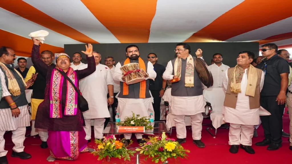 सोमनाथ यात्रा के लिए 1,150 श्रद्धालुओं को मुख्यमंत्री सम्राट चौधरी ने दिखाई हरी झंडी, बोले- बिहार की आस्था और स्वाभिमान का संदेश लेकर जाएं