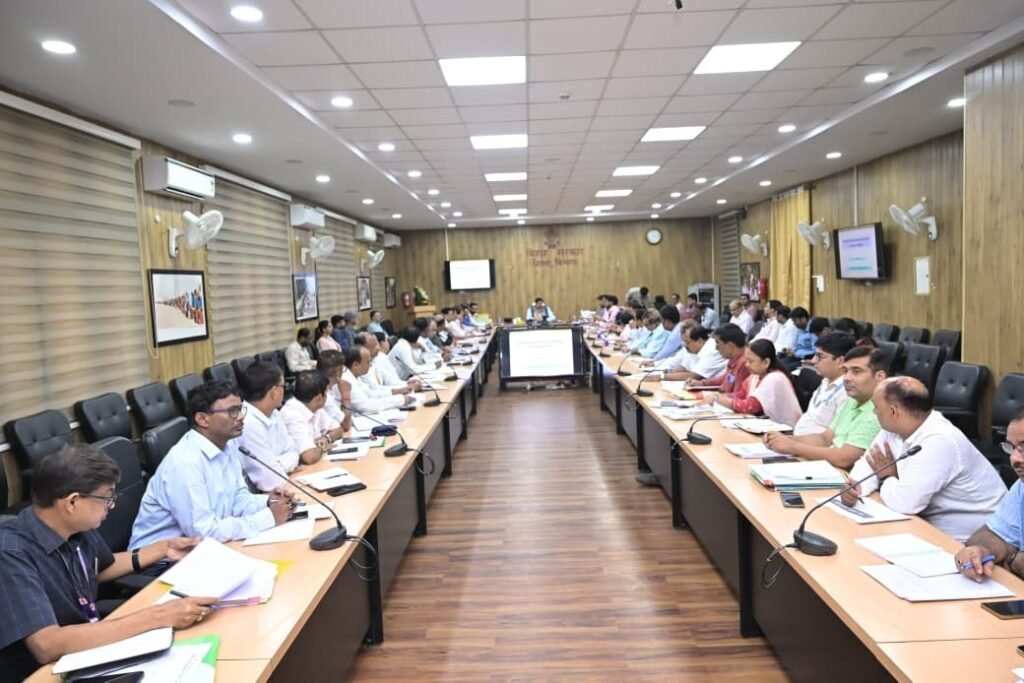 बिहार में बनेगी नई कोचिंग नीति, शिक्षा मंत्री ने दिए बड़े निर्देश; TRE-4 और मॉडल स्कूलों की समीक्षा बिहार के शिक्षा मंत्री मिथिलेश तिवारी शिक्षा विभाग की समीक्षा बैठक में अधिकारियों को निर्देश देते हुए।