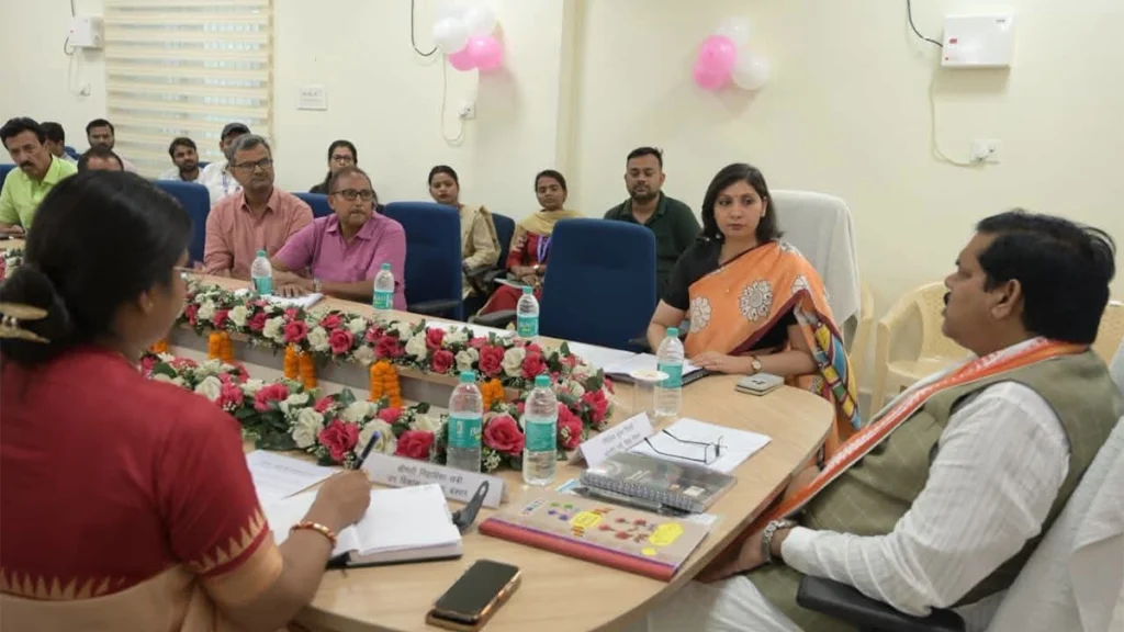 बक्सर में शिक्षा विभाग की समीक्षा बैठक, गुणवत्तापूर्ण शिक्षा और आधारभूत सुविधाओं पर जोर