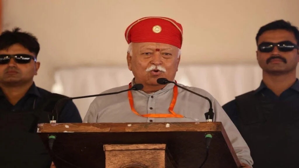 मुंबई में आरएसएस के कार्यक्रम को संबोधित करते संघ प्रमुख मोहन भागवत की प्रतीकात्मक तस्वीर।