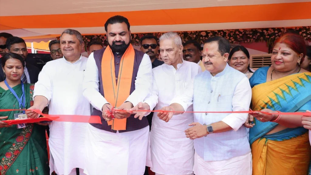 MIT मुजफ्फरपुर में बनेगा आर्किटेक्चर एवं सिविल इंजीनियरिंग विश्वविद्यालय, उत्तर बिहार को मिली विकास की नई रफ्तार मुख्यमंत्री सम्राट चौधरी मुजफ्फरपुर में मुख्यमंत्री समग्र शहरी विकास योजना के तहत बिहार के 264 नगर निकायों की 981 विकास परियोजनाओं का उद्घाटन करते हुए।