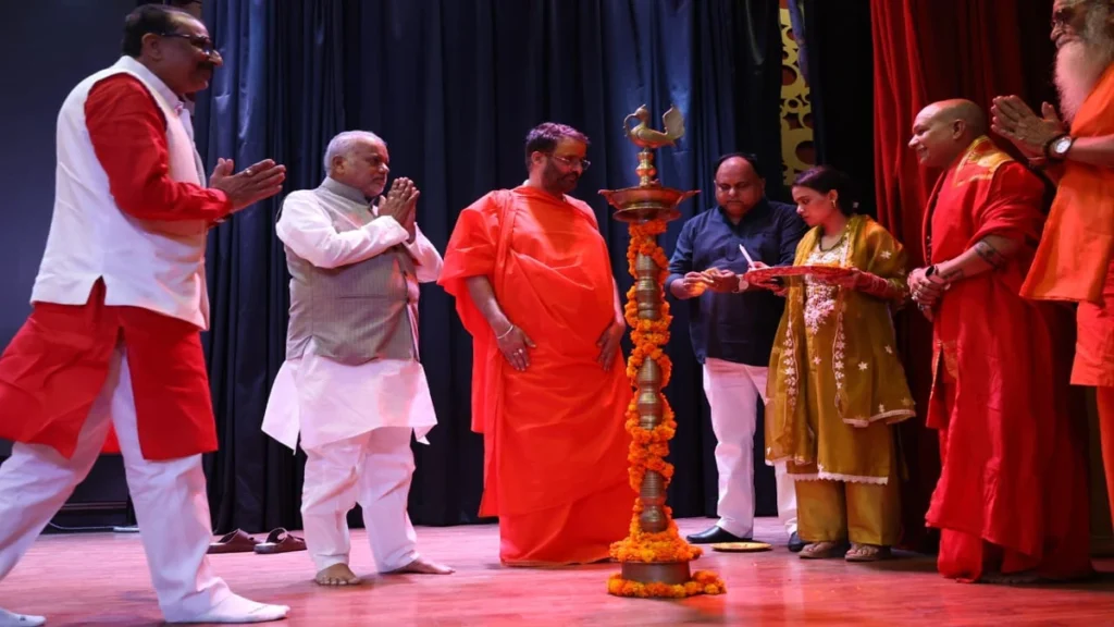 National Dignity Award 2026: उत्कृष्ट प्रतिभाओं का सम्मान, बोले श्रवण कुमार National Dignity Award 2026 समारोह में नई दिल्ली के दीनदयाल उपाध्याय कॉलेज में उत्कृष्ट प्रतिभाओं को सम्मानित करते बिहार सरकार के मंत्री डॉ. श्रवण कुमार।