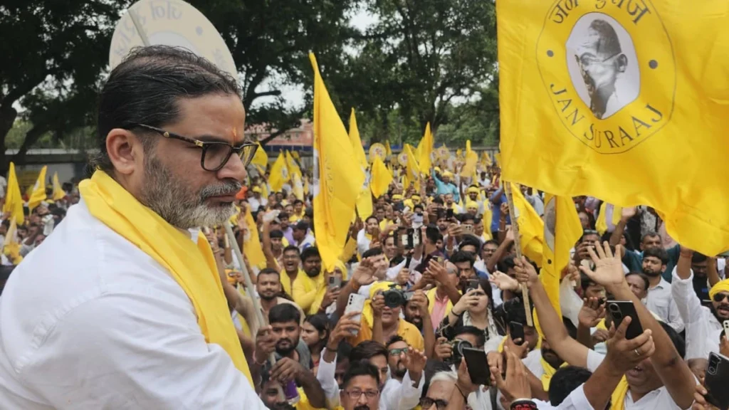 बांकीपुर उपचुनाव : प्रशांत किशोर ने दाखिल किया नामांकन, बोले- ‘यह मेरा नहीं, बिहार के बदलते भविष्य का नामांकन है’ बांकीपुर विधानसभा उपचुनाव के लिए नामांकन से पहले पटना में समर्थकों के साथ विशाल पदयात्रा निकालते जन सुराज के सूत्रधार प्रशांत किशोर।