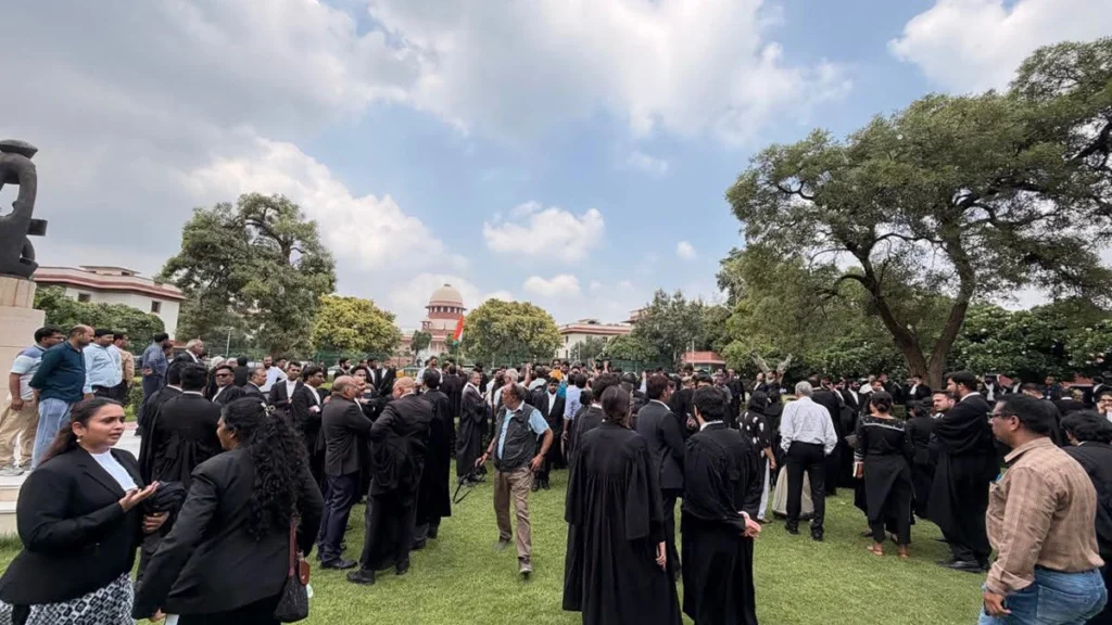 Supreme Court Lawyers Read Preamble | छात्र आंदोलन के बीच सुप्रीम कोर्ट में संविधान की प्रस्तावना का सामूहिक पाठ