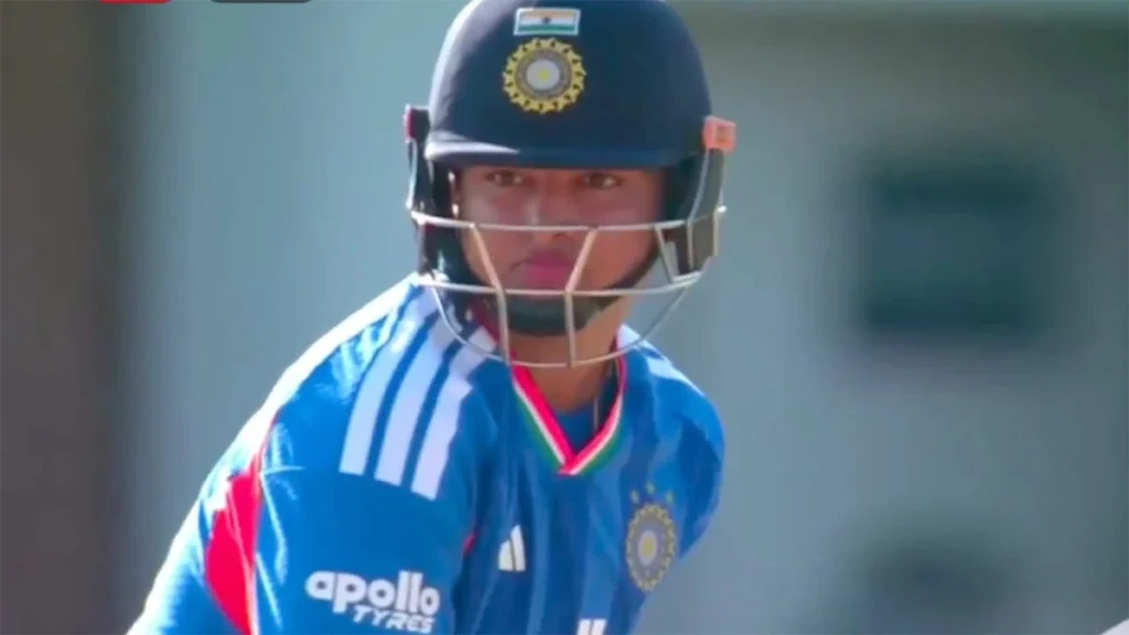 वैभव सूर्यवंशी ने रचा इतिहास, सबसे कम उम्र में T20I अर्धशतक पर BCA अध्यक्ष हर्ष वर्धन ने दी बधाई भारत के युवा बल्लेबाज वैभव सूर्यवंशी जिम्बाब्वे के खिलाफ T20 अंतरराष्ट्रीय मैच में सबसे कम उम्र में अर्धशतक बनाने के बाद, जबकि बिहार क्रिकेट एसोसिएशन के अध्यक्ष हर्ष वर्धन उन्हें बधाई देते हुए।