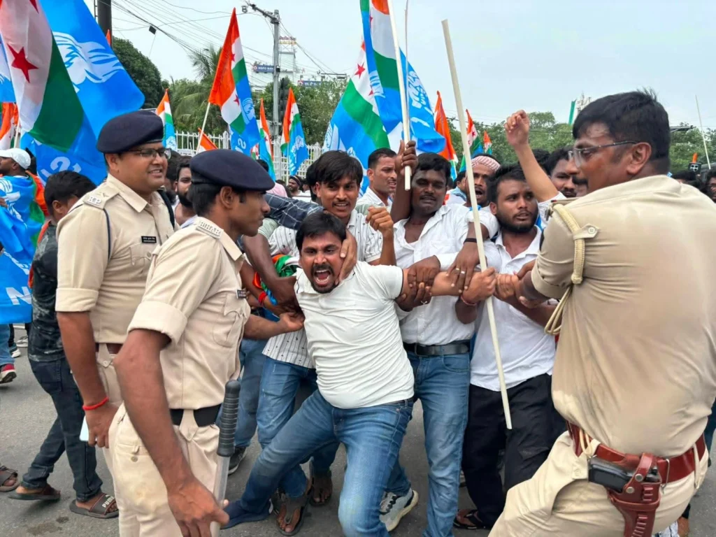बिहार छात्र आंदोलन पर सियासत तेज, कन्हैया कुमार के आरोपों के बीच एनएसयूआई का मार्च