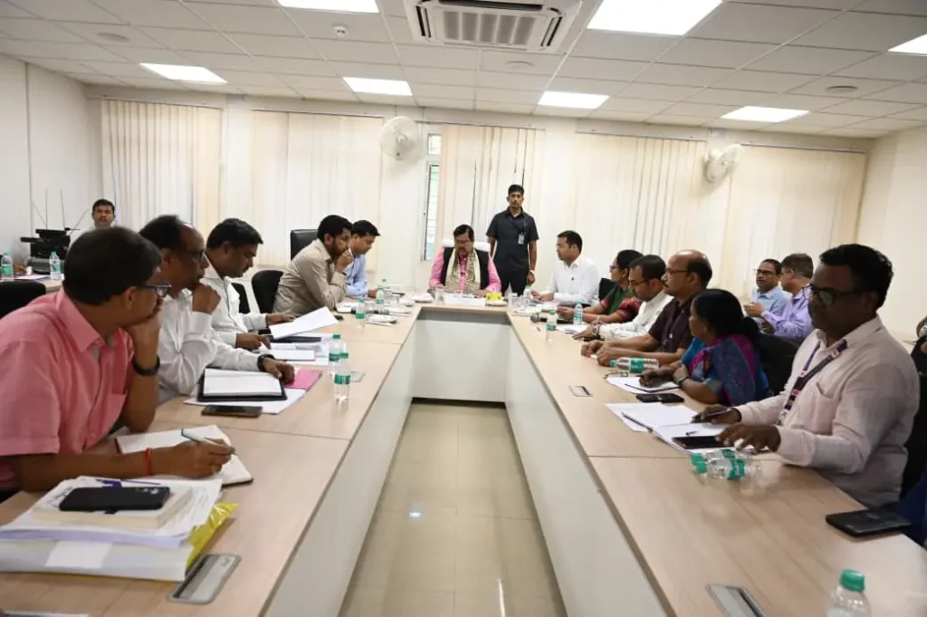 शिक्षा मंत्री मिथिलेश तिवारी: युवाओं के लिए भविष्य का द्वार खुला