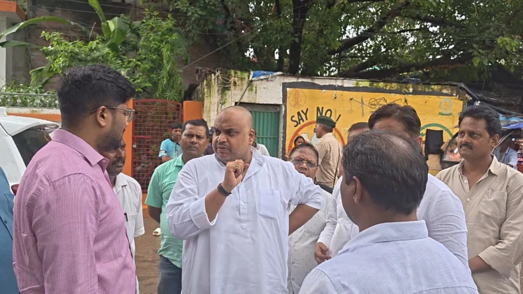 मुंगेर के जमालपुर स्थित आशिकपुर स्लम बस्ती में रहने वाले महादलित परिवारों के पुनर्वास की दिशा में बड़ी पहल शुरू हो गई है।