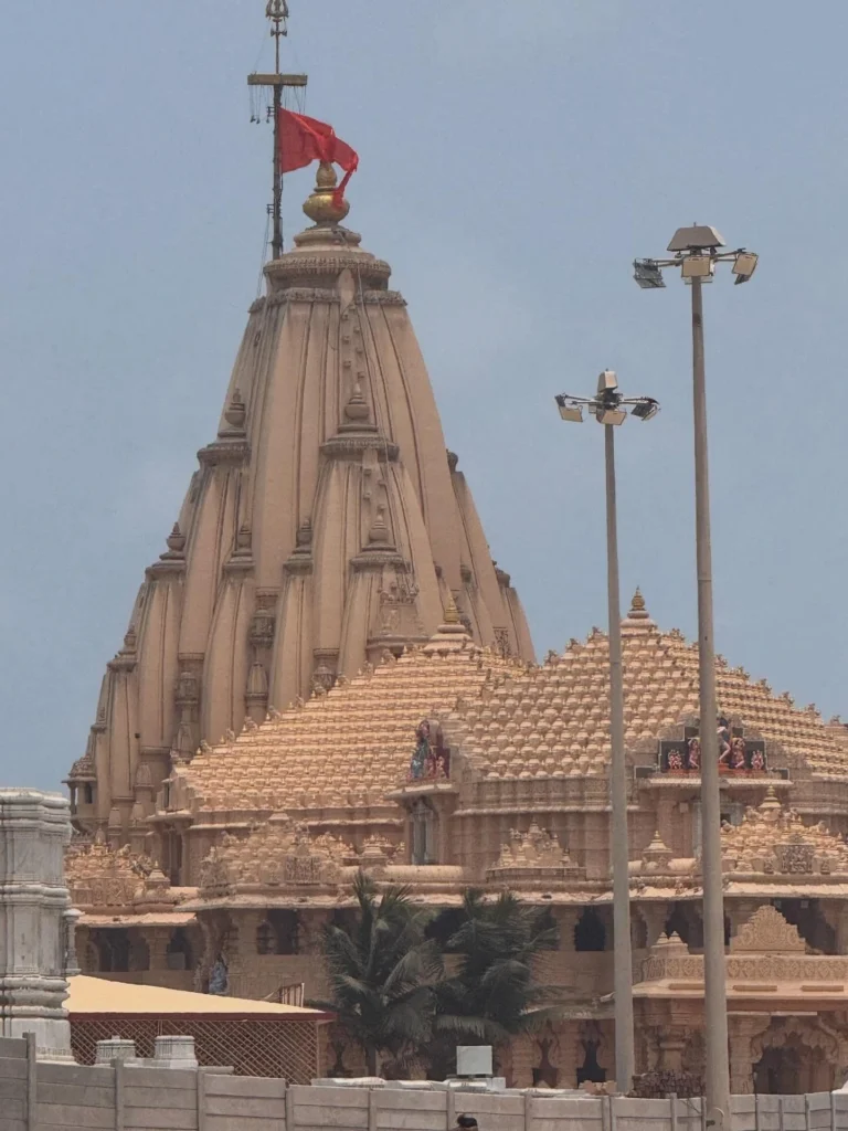 सोमनाथ मंदिर केवल पत्थरों का एक ढांचा नहीं है, यह भारत के महाकाल का वह अमर स्तूप है
