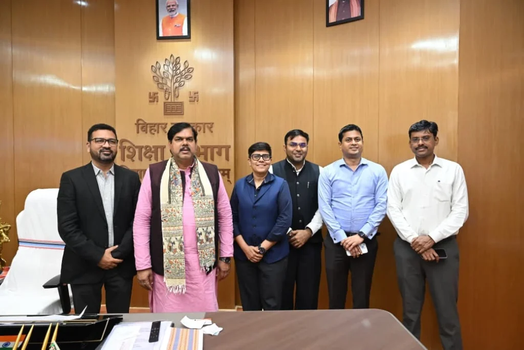 शिक्षा मंत्री मिथिलेश तिवारी ने Google for Education के अधिकारियों के साथ बैठक में शिक्षकों की AI ट्रेनिंग, चुनिंदा स्कूलों में AI लैब और Gemini-NotebookLM जैसे डिजिटल टूल्स के इस्तेमाल पर चर्चा की।