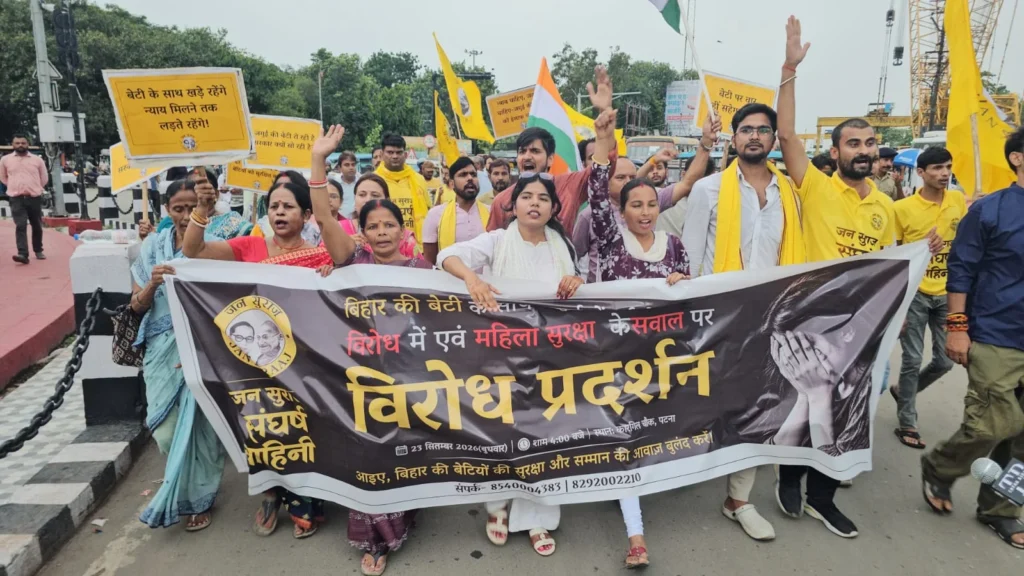 संघर्ष वाहिनी ने बुधवार को पटना के कारगिल चौक पर शांतिपूर्ण प्रदर्शन किया।