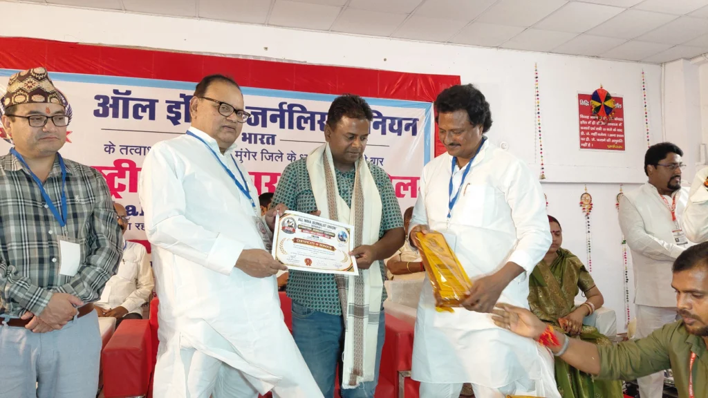 लालमोहन महाराज ने कहा कि सोशल मीडिया, प्रिंट मीडिया और इलेक्ट्रॉनिक मीडिया के दौर में सूचना का प्रसार पहले से कहीं अधिक तेज हुआ है। 