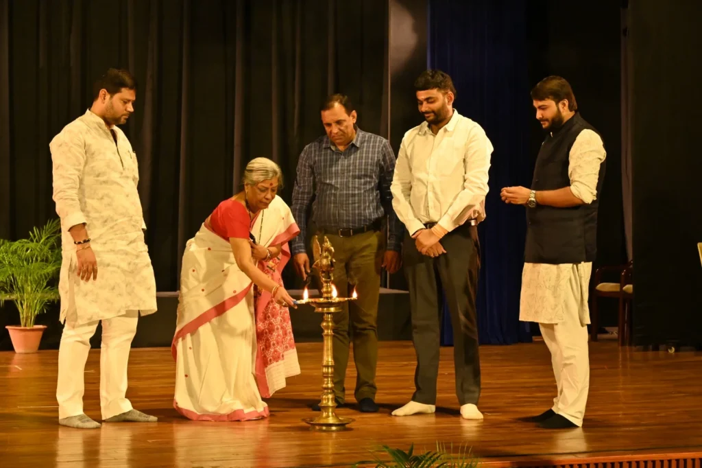 “सोशल मीडिया : हिंदी विकास की संभावनाएं या चुनौतियां” विषय पर वाद-विवाद प्रतियोगिता हुई,