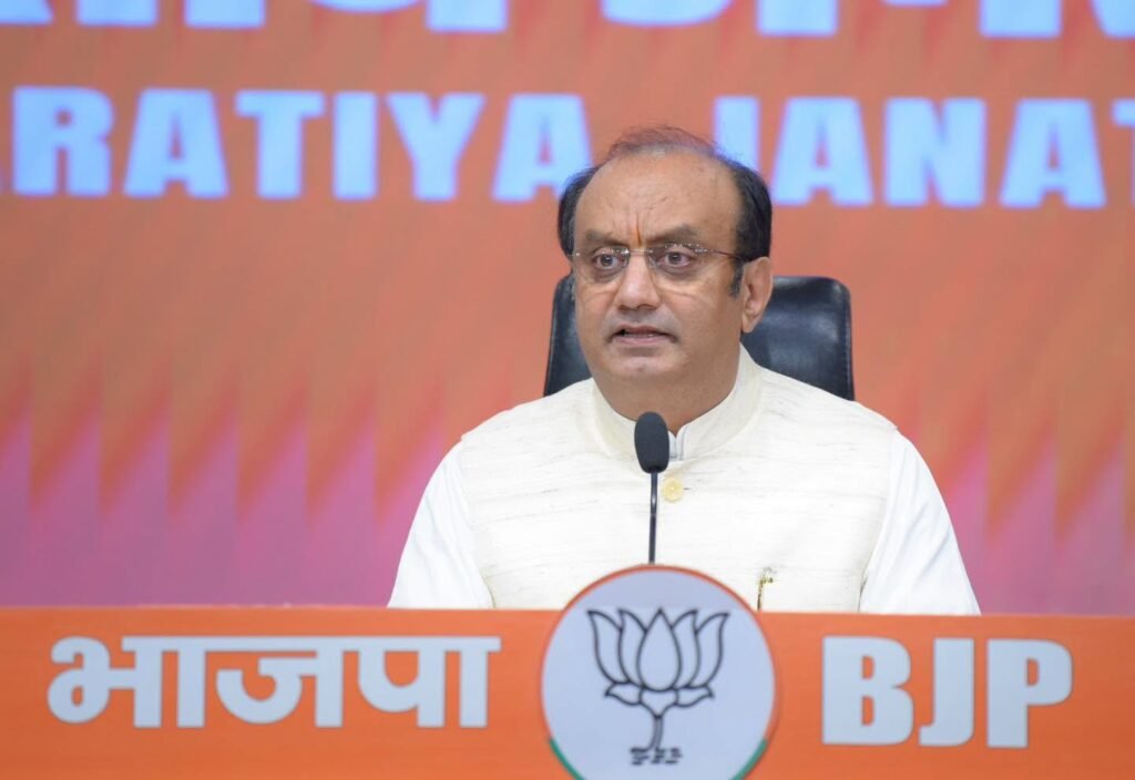 राहुल गांधी के आरोपों के बाद भाजपा की ओर से राज्यसभा सांसद और राष्ट्रीय प्रवक्ता सुधांशु त्रिवेदी ने जवाब दिया।