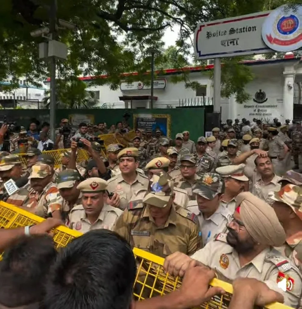 दिल्ली पुलिस की क्राइम ब्रांच की टीम ने 4 सितंबर को बुलंदशहर में भारद्वाज को हिरासत में लिया।