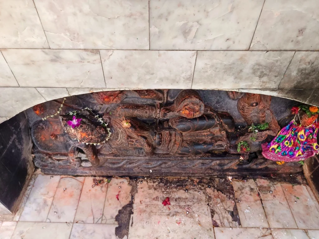 गया की धार्मिक पहचान सिर्फ विष्णुपद मंदिर तक सीमित नहीं है। पिंडदान, तर्पण और पितृपक्ष जैसे अनुष्ठानों के लिए यहां देश-विदेश से श्रद्धालु आते हैं।